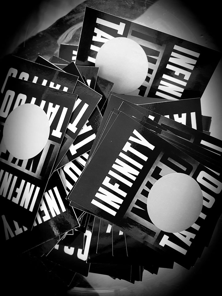 A Noël, les achats redoublent. En effet, à cette période, tout le monde recherche des cadeaux à offrir pour faire plaisir à leurs proches. De leur côté, les commerçants n’hésitent pas à témoigner que le mois de décembre est un des meilleurs mois, durant lequel ils voient leur chiffre d’affaire augmenter considérablement. Faire preuve de créativité permet d’obtenir encore plus de clients et notamment d’inciter les personnes à faire plus d’achat. C’est à Noël qu’il faut saisir l’opportunité d’élaborer de nouvelles stratégies commerciales. Les cartes à gratter constituent une excellente solution pour fidéliser les clients et en attirer de nouveaux.