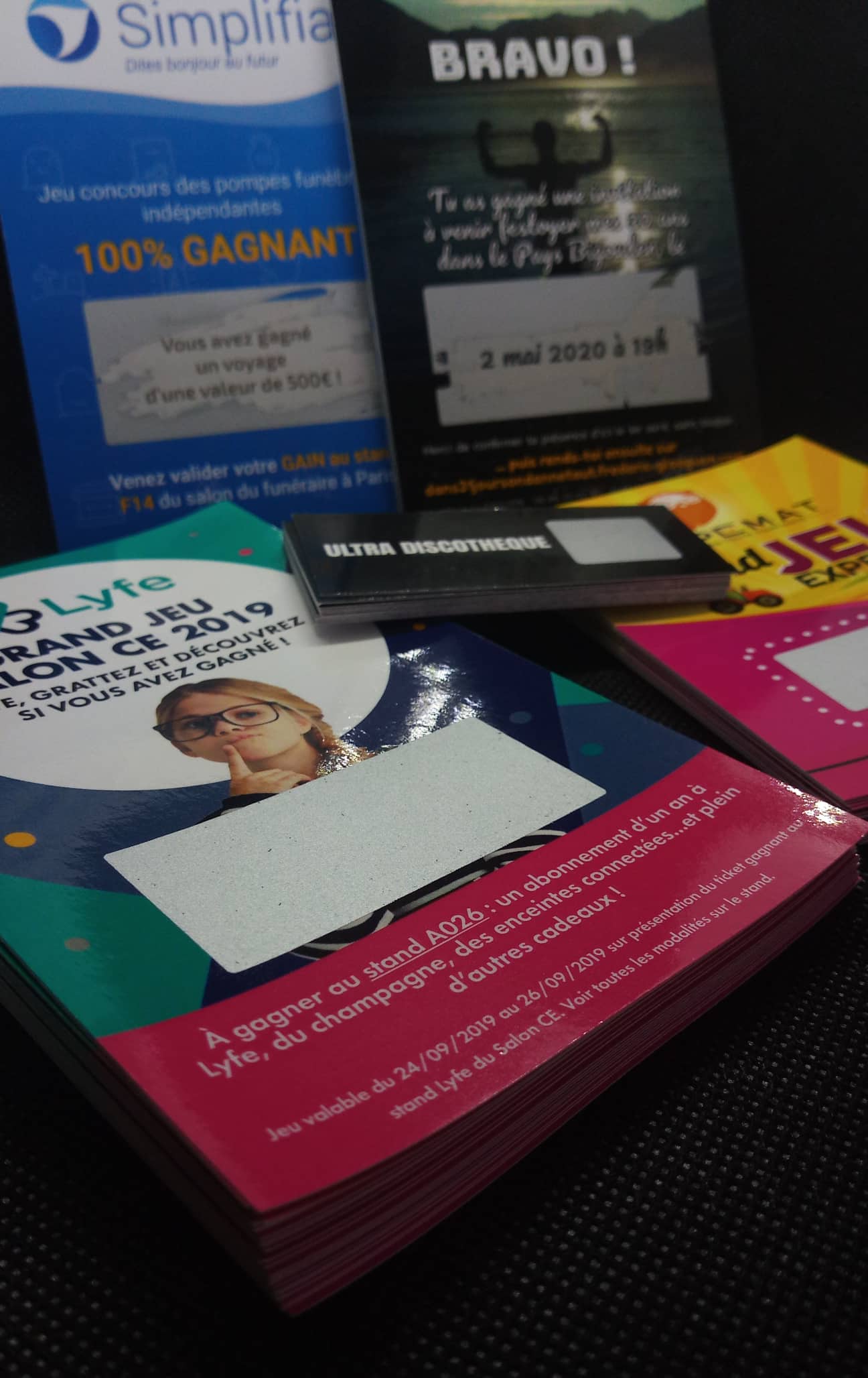 Lorsque l'on met en place des actions pour une association, il peut parfois être difficile de mener des projets pour récolter des fonds et servir l’objectif pour lequel cette dernière a été créée. Parfois, sensibiliser le public et mener des appels au don est intéressant, mais il faut aussi être en mesure de proposer autre chose. L’organisation d’une tombola par le biais de tickets à gratter personnalisés peut être un bon moyen de proposer au public de participer à un beau projet tout en ayant la possibilité de remporter un lot, mais attention certaines règles doivent être respectées.