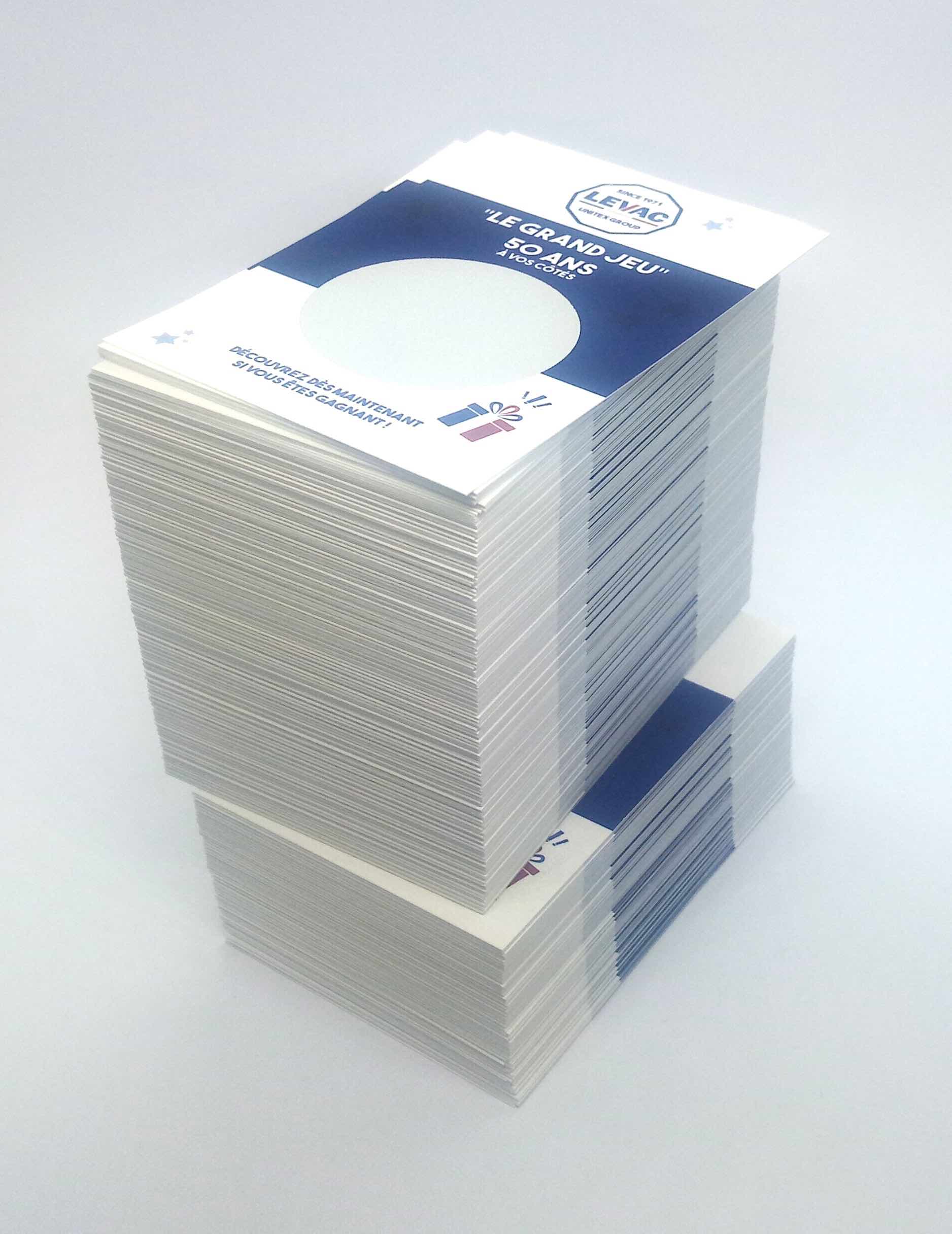 De nos jours, peu de secteurs sont peu concurrentiels et il est donc plus qu’essentiel de réussir à se démarquer de ses concurrents afin d’assurer la pérennité de son entreprise. Si cela est vrai pour tous les domaines, c’est encore plus important lorsque l’on tient un magasin car la concurrence se fait également avec les commerces en ligne. Alors comment organiser une animation commerciale efficace grâce à la carte à gratter personnalisable ? 