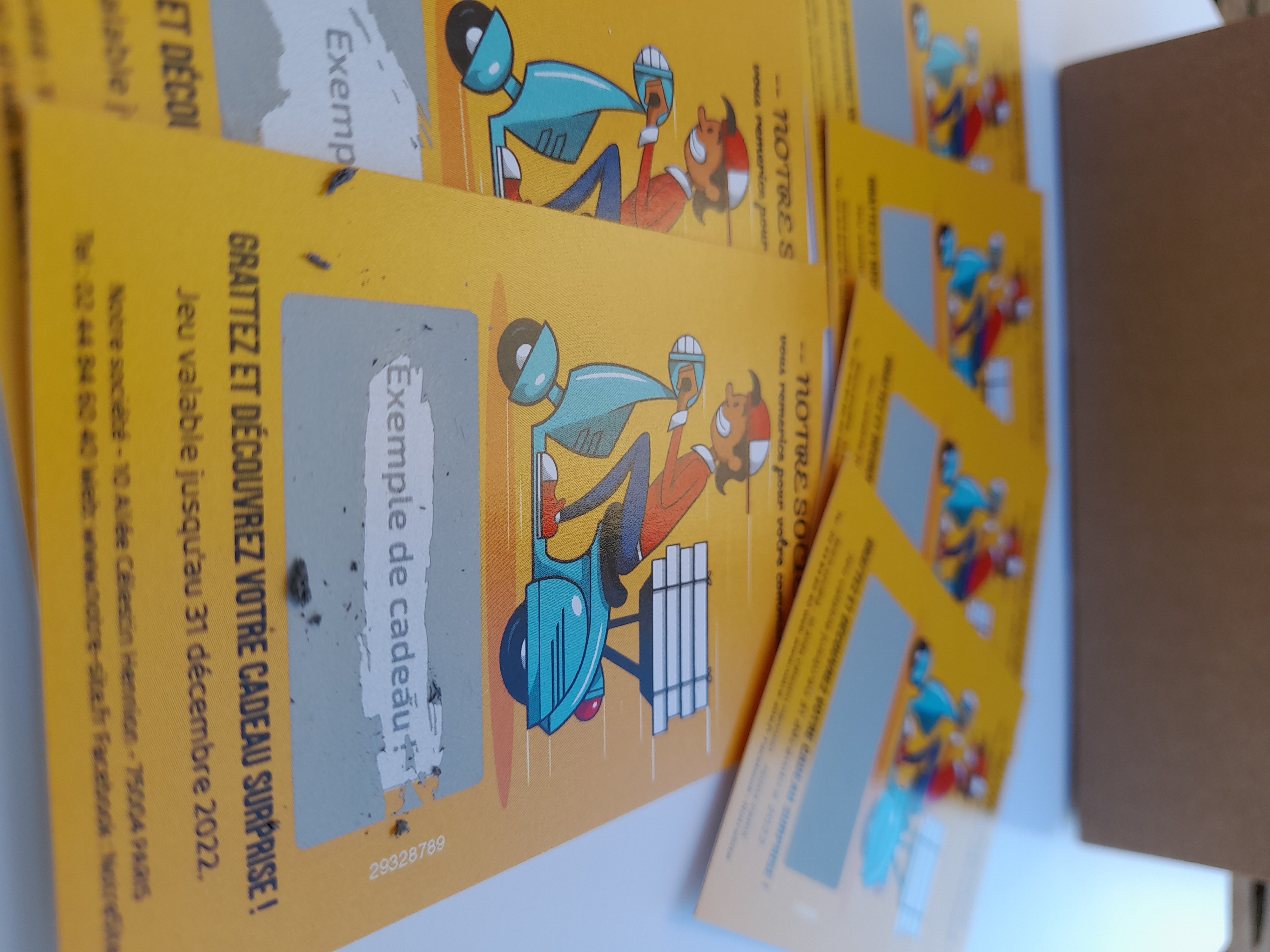 À l’ère du “tout numérique”, le street marketing a-t-il encore un rôle à jouer ? La réponse est irrémédiablement oui. Il existe différents supports d’impression qui ont l’avantage de toucher directement leur cible dans leur vie quotidienne.